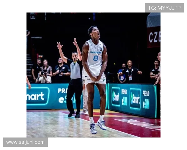 NBA高管与球探齐聚考察Woj母校球队球员展现人脉魅力